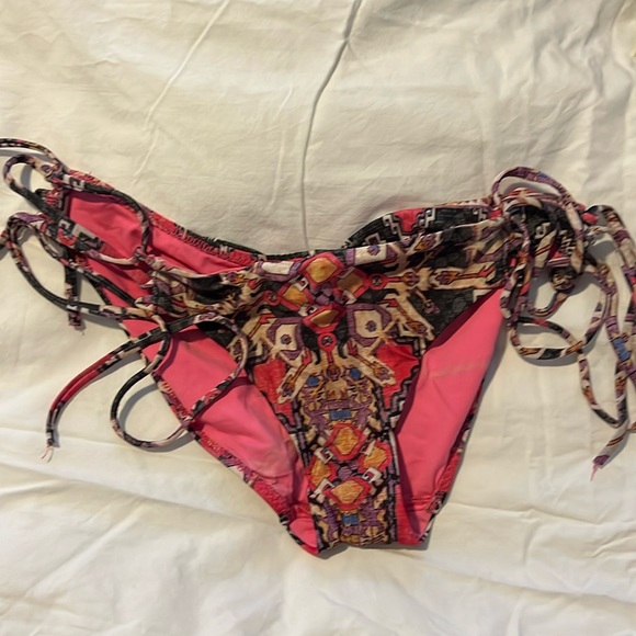 BECCA side tie bottom M - Picture 1 of 2